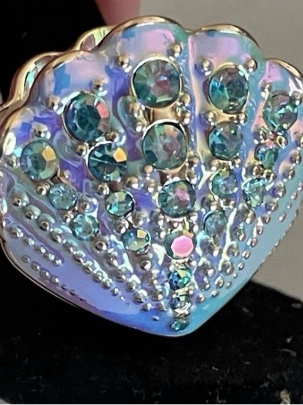 New Betsey Johnson Gold-Tone Pearl Shell stretch Ring with Aqua Crystals - Picture 12 of 16